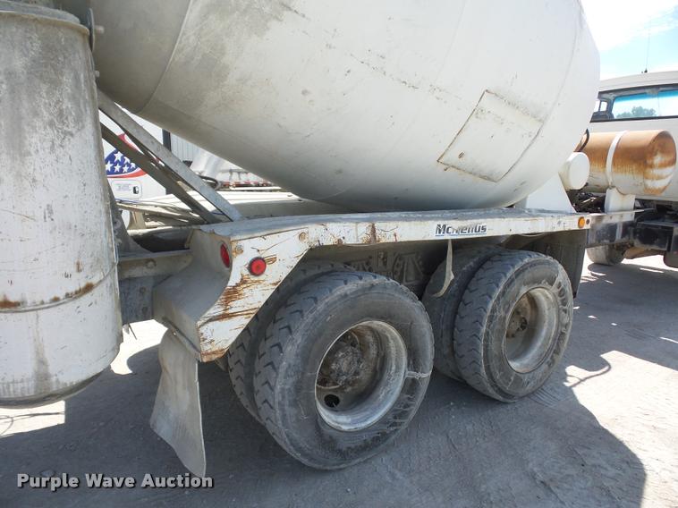 image for item DD1591 1995 Ford LT9000 ready mix truck