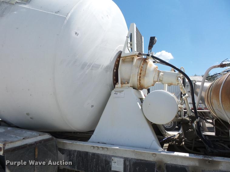 image for item DD1591 1995 Ford LT9000 ready mix truck