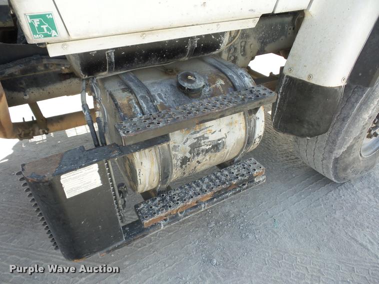 image for item DD1591 1995 Ford LT9000 ready mix truck