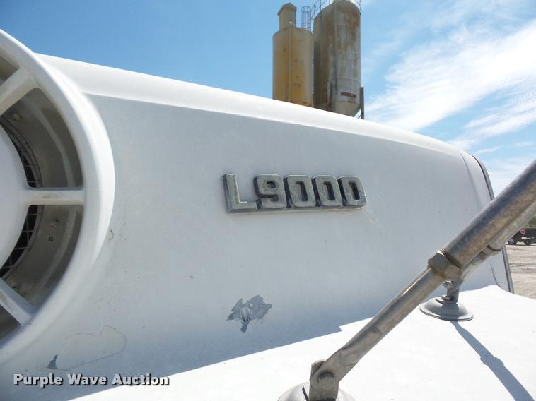 image for item DD1591 1995 Ford LT9000 ready mix truck