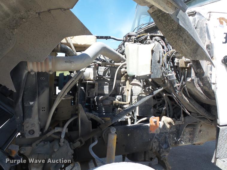 image for item DD1591 1995 Ford LT9000 ready mix truck