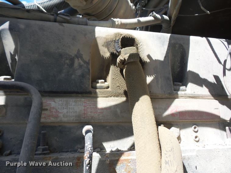 image for item DD1591 1995 Ford LT9000 ready mix truck