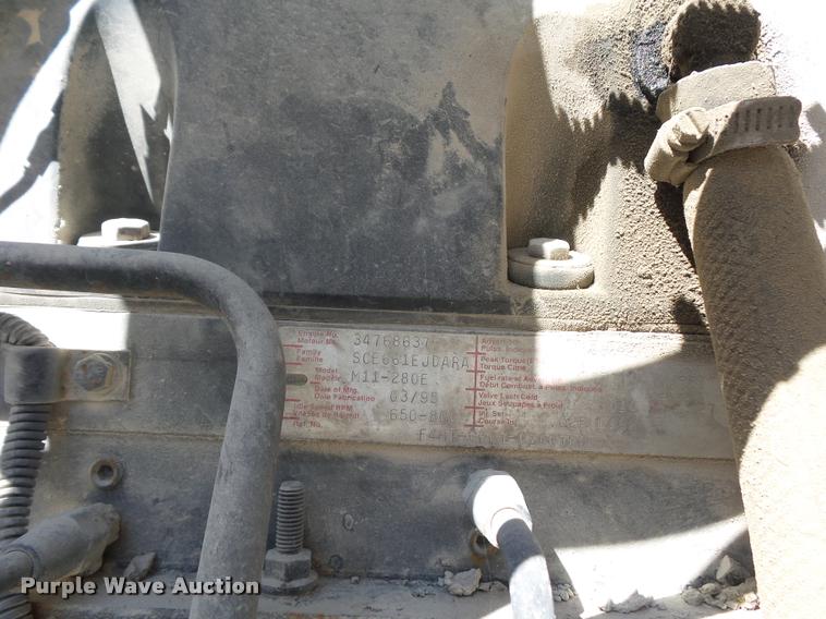 image for item DD1591 1995 Ford LT9000 ready mix truck