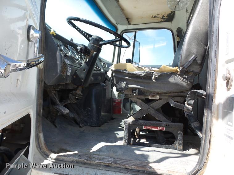 image for item DD1591 1995 Ford LT9000 ready mix truck