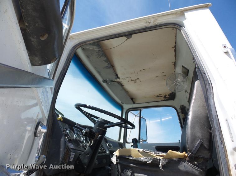 image for item DD1591 1995 Ford LT9000 ready mix truck
