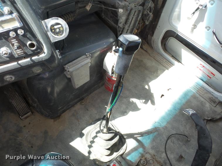 image for item DD1591 1995 Ford LT9000 ready mix truck