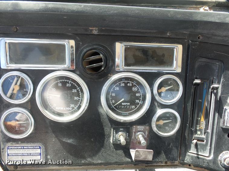 image for item DD1591 1995 Ford LT9000 ready mix truck