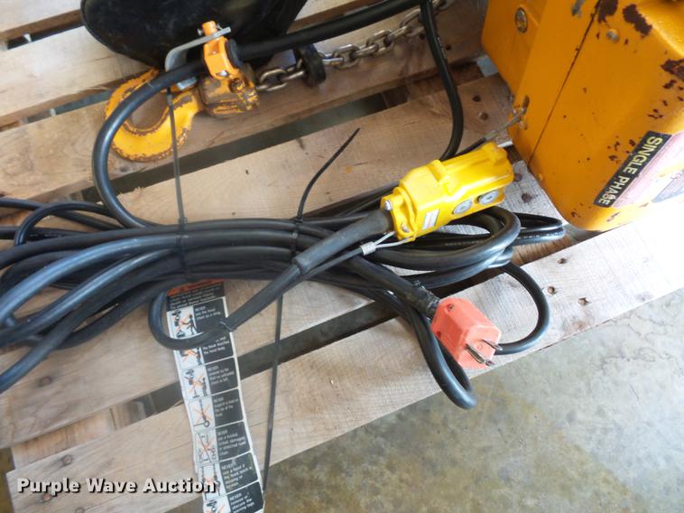 image for item DD2093 Herrington trolley hoist