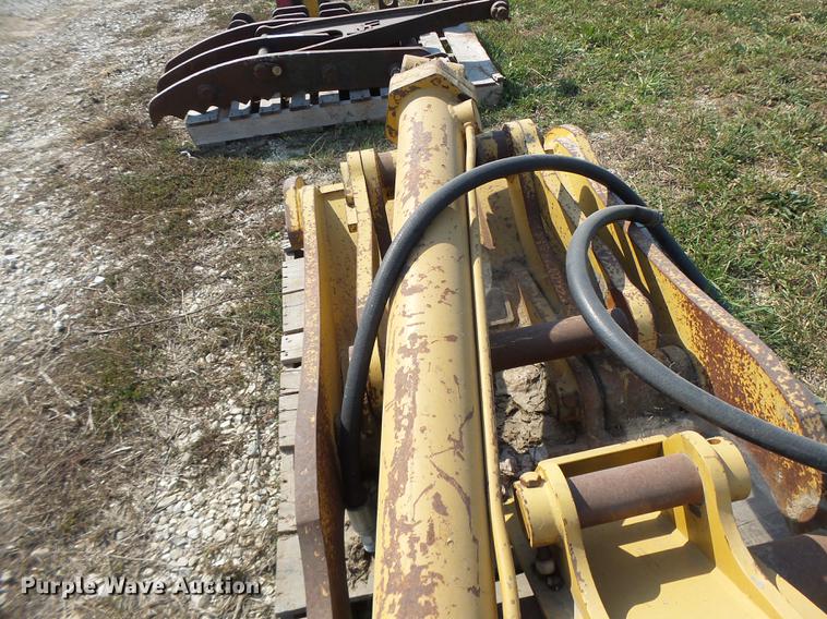 image for item DF9392 Caterpillar hydraulic thumb