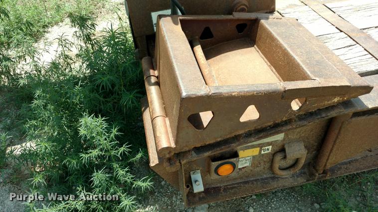 image for item DI9811 1995 Trail King drop deck equipment trailer
