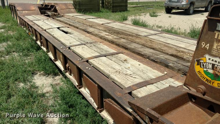 image for item DI9811 1995 Trail King drop deck equipment trailer