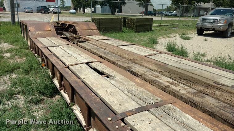 image for item DI9811 1995 Trail King drop deck equipment trailer