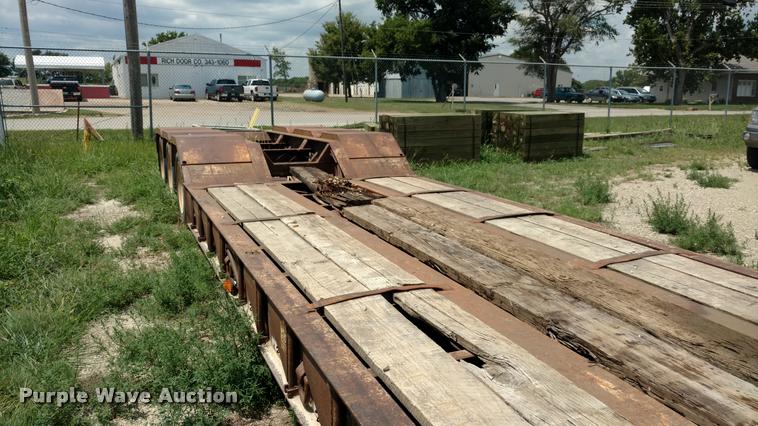 image for item DI9811 1995 Trail King drop deck equipment trailer