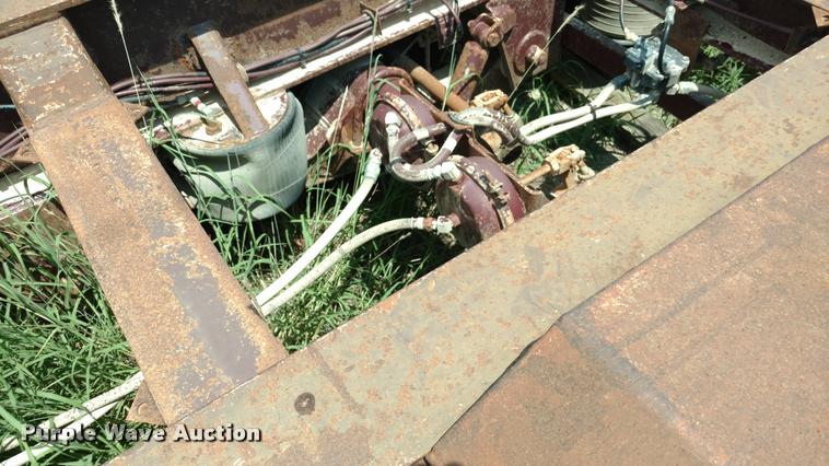 image for item DI9811 1995 Trail King drop deck equipment trailer