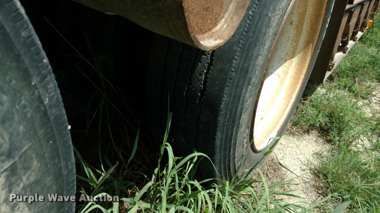 image for item DI9811 1995 Trail King drop deck equipment trailer