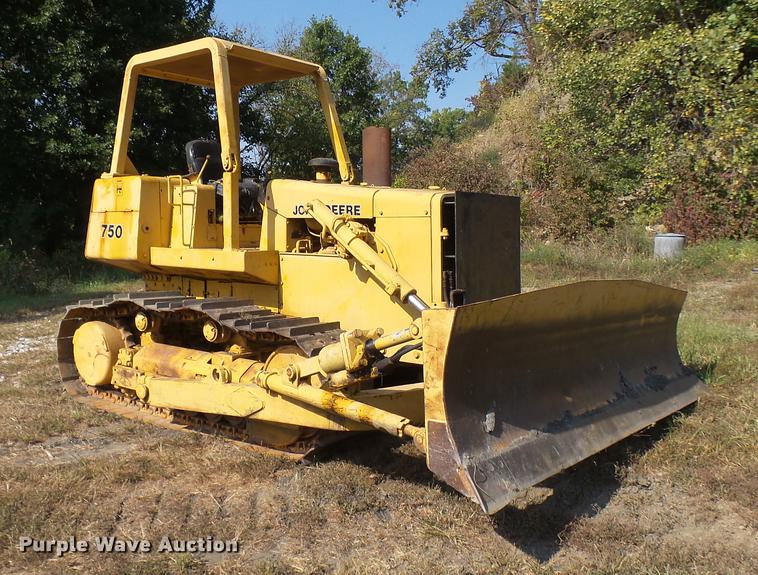 image for item DP9724 1984 John Deere 750D dozer