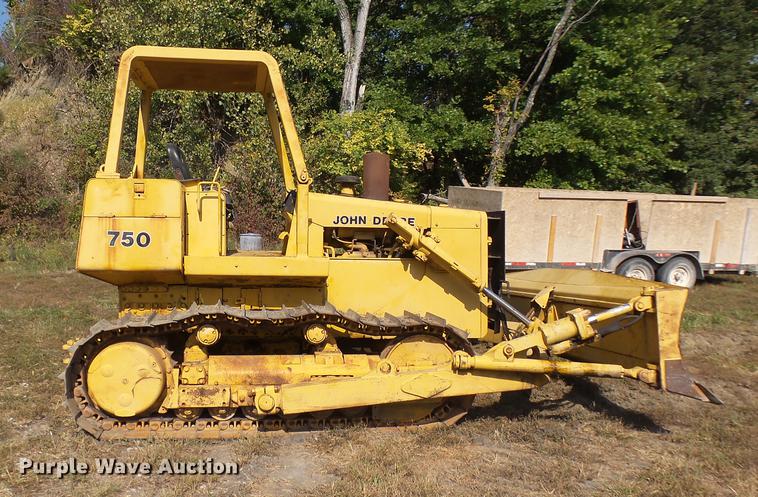 image for item DP9724 1984 John Deere 750D dozer