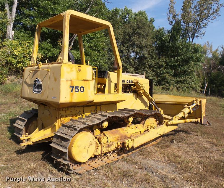image for item DP9724 1984 John Deere 750D dozer