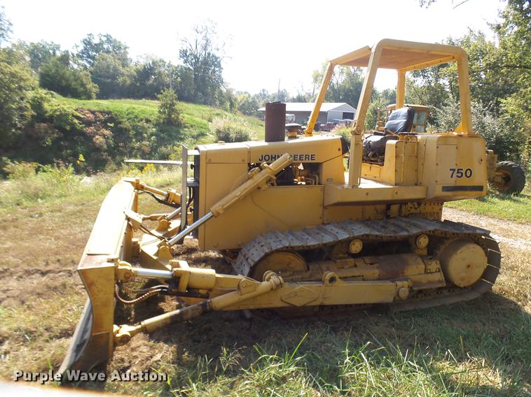 image for item DP9724 1984 John Deere 750D dozer