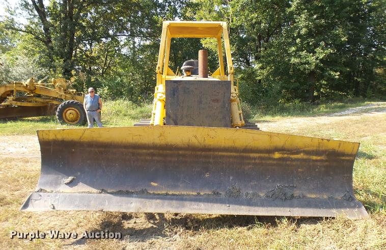 image for item DP9724 1984 John Deere 750D dozer