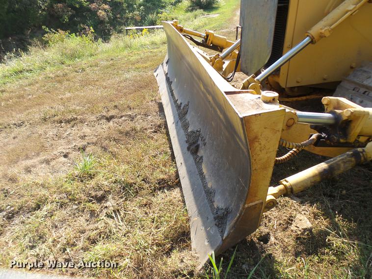 image for item DP9724 1984 John Deere 750D dozer