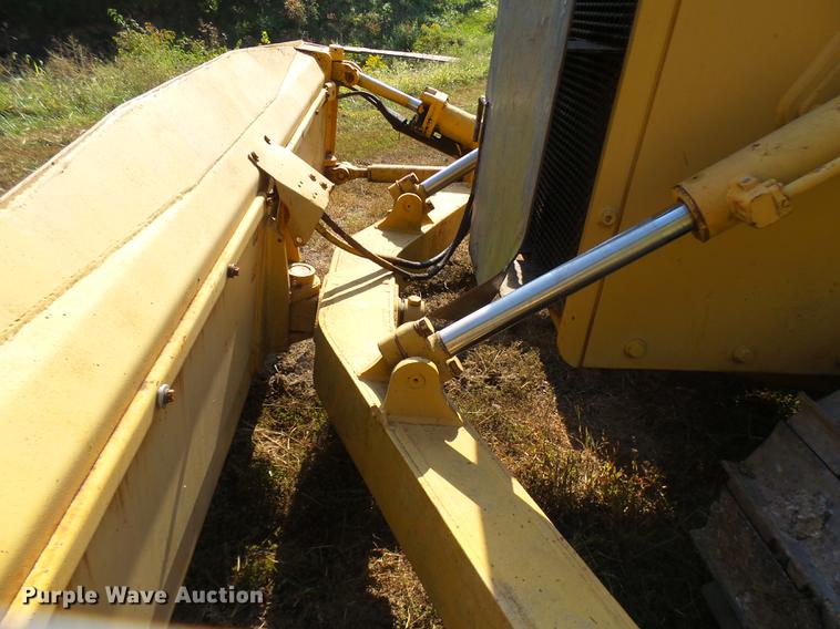 image for item DP9724 1984 John Deere 750D dozer