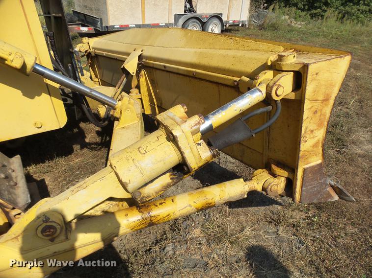 image for item DP9724 1984 John Deere 750D dozer