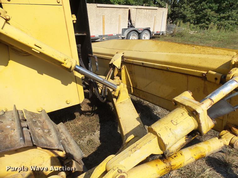 image for item DP9724 1984 John Deere 750D dozer