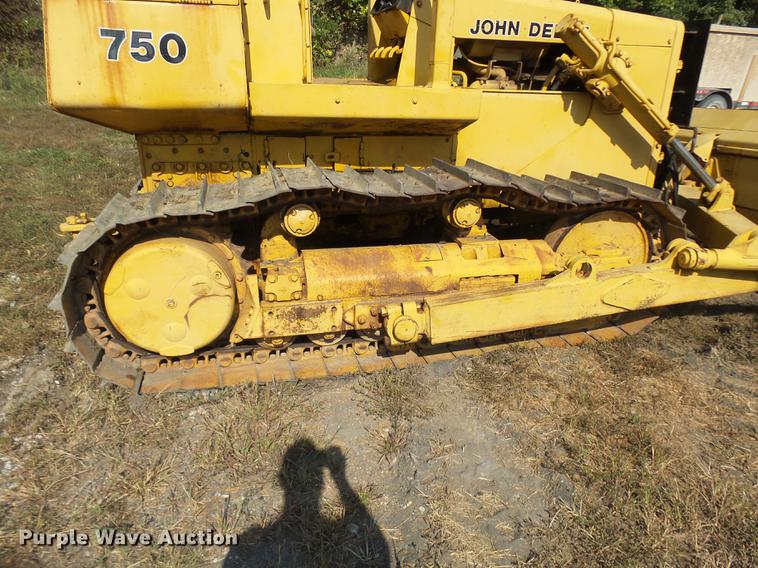 image for item DP9724 1984 John Deere 750D dozer