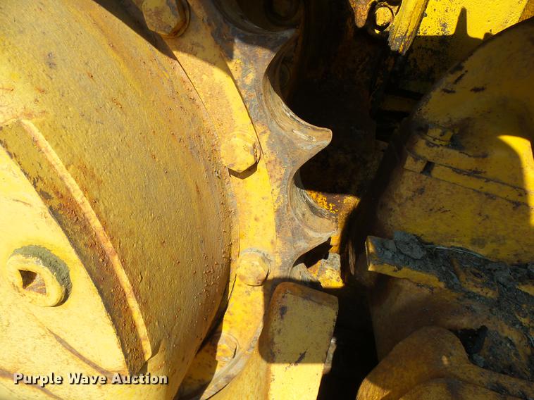 image for item DP9724 1984 John Deere 750D dozer