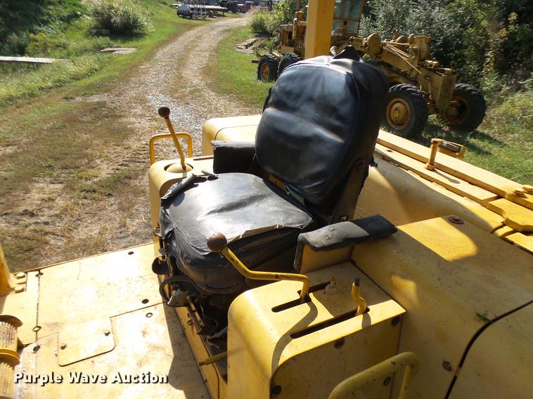image for item DP9724 1984 John Deere 750D dozer