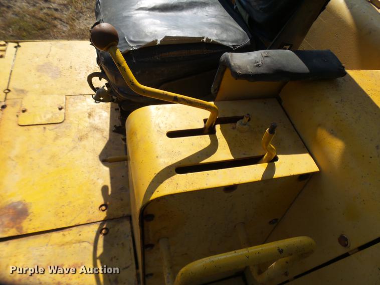 image for item DP9724 1984 John Deere 750D dozer