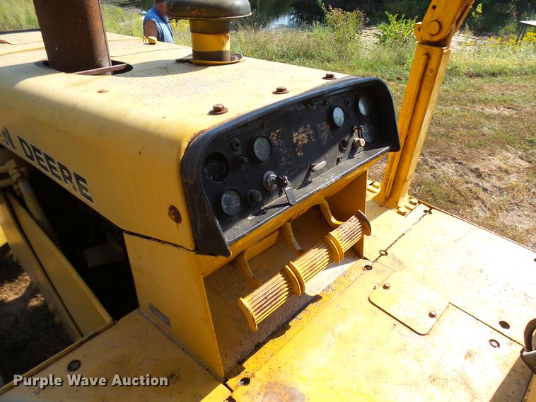 image for item DP9724 1984 John Deere 750D dozer