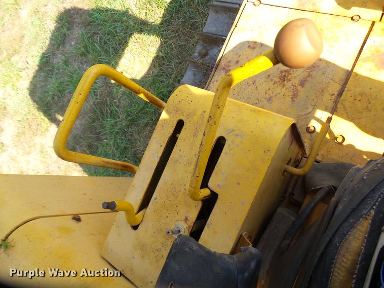 image for item DP9724 1984 John Deere 750D dozer