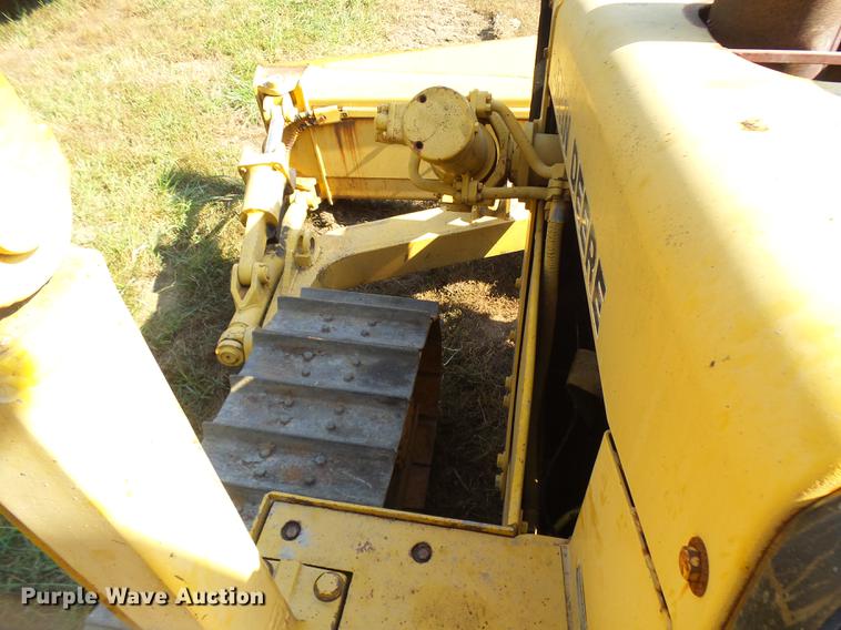 image for item DP9724 1984 John Deere 750D dozer
