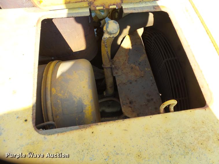 image for item DP9724 1984 John Deere 750D dozer