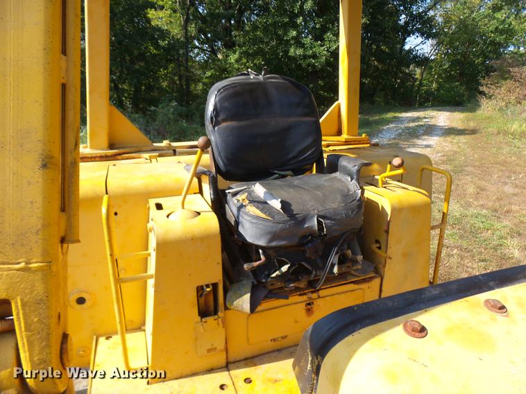 image for item DP9724 1984 John Deere 750D dozer