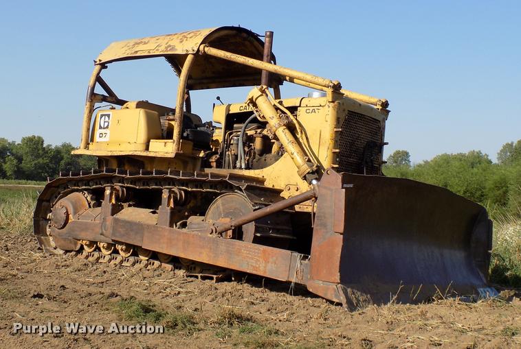 image for item DP9963 1969 Caterpillar D7E dozer