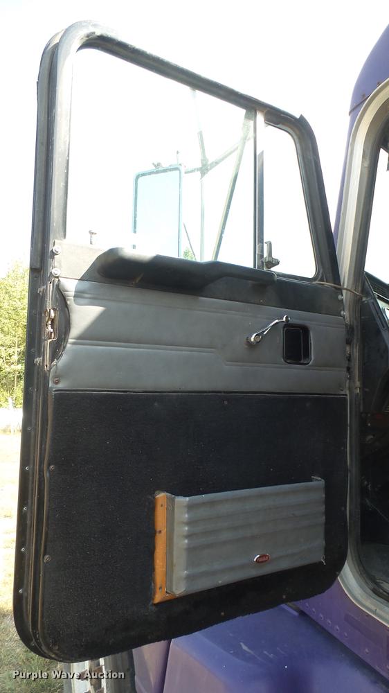 image for item EB9087 1999 Peterbilt 377 dump truck