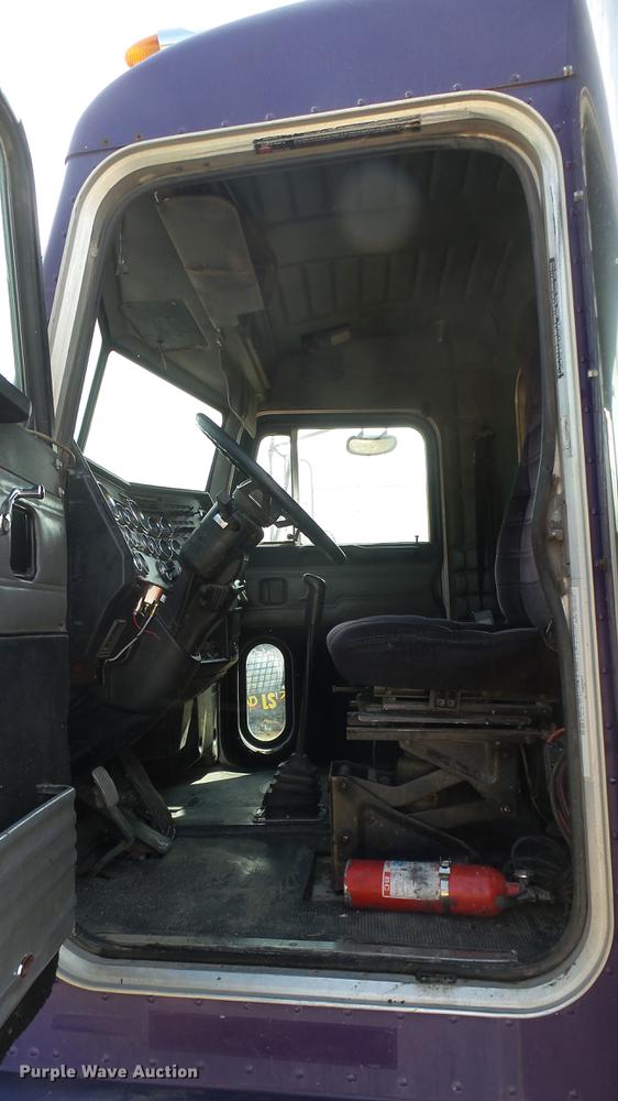 image for item EB9087 1999 Peterbilt 377 dump truck