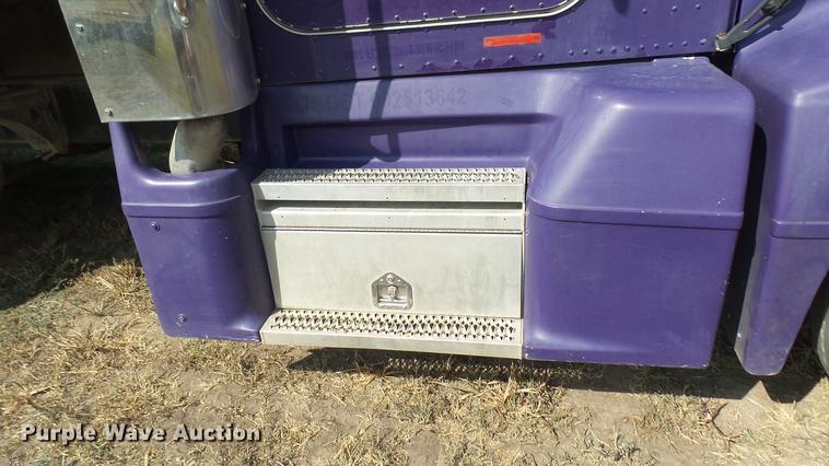 image for item EB9087 1999 Peterbilt 377 dump truck