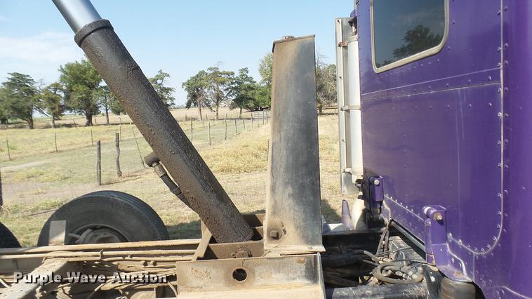 image for item EB9087 1999 Peterbilt 377 dump truck