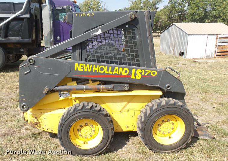 image for item EB9088 2004 New Holland LS170 skid steer