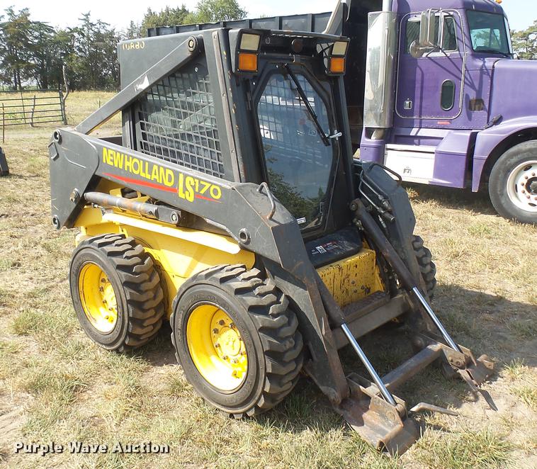 image for item EB9088 2004 New Holland LS170 skid steer