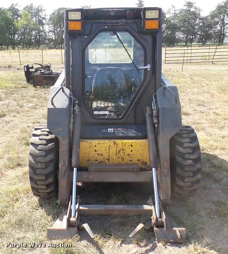 image for item EB9088 2004 New Holland LS170 skid steer