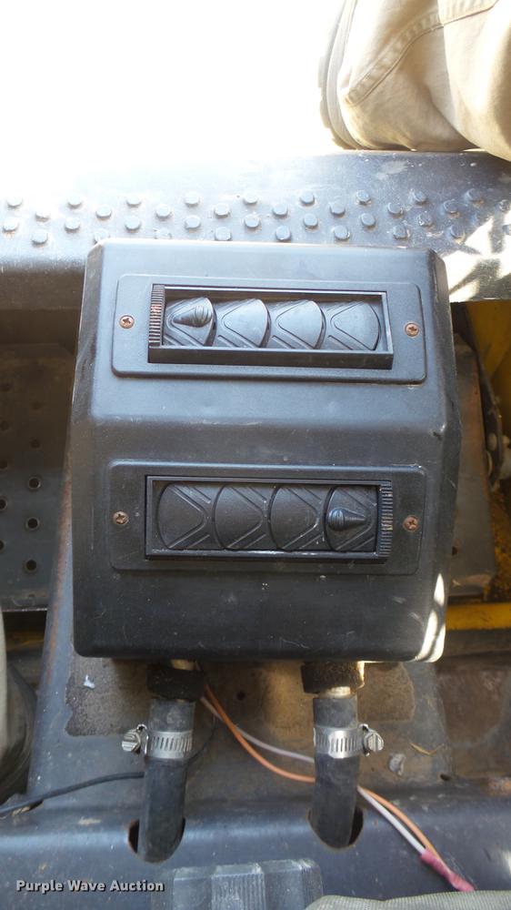 image for item EB9088 2004 New Holland LS170 skid steer