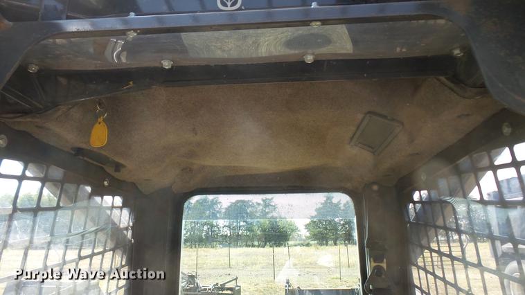 image for item EB9088 2004 New Holland LS170 skid steer