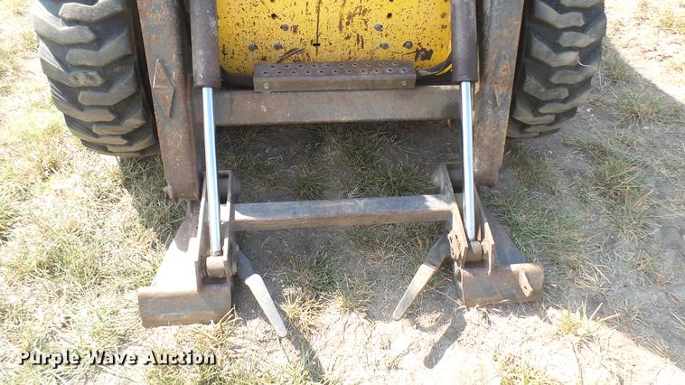 image for item EB9088 2004 New Holland LS170 skid steer