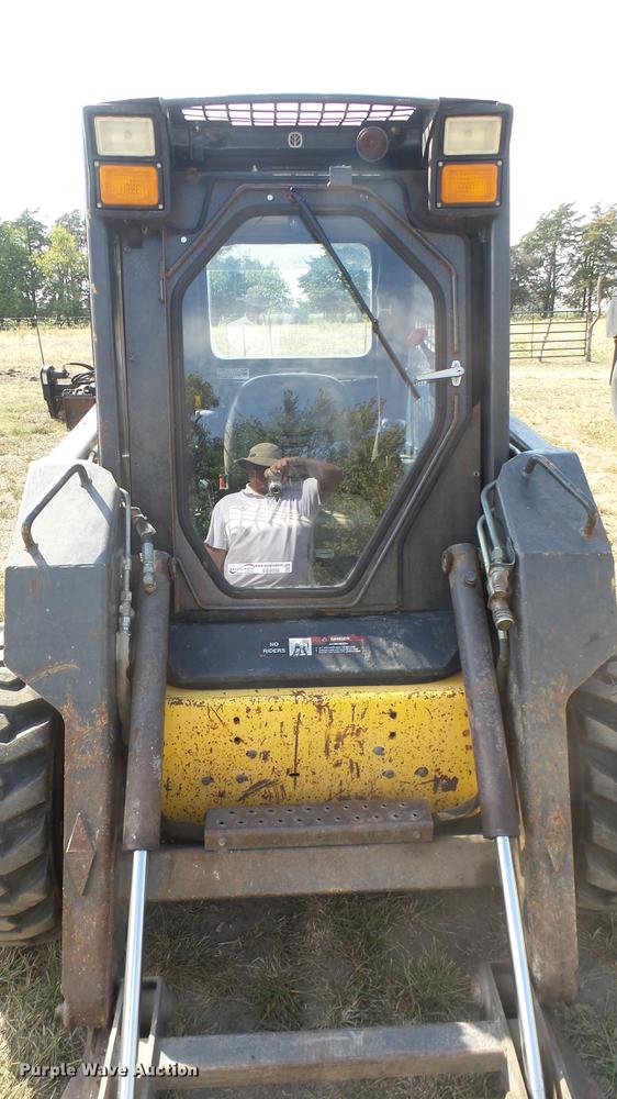 image for item EB9088 2004 New Holland LS170 skid steer