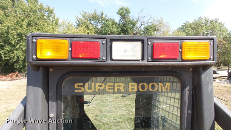 image for item EB9088 2004 New Holland LS170 skid steer